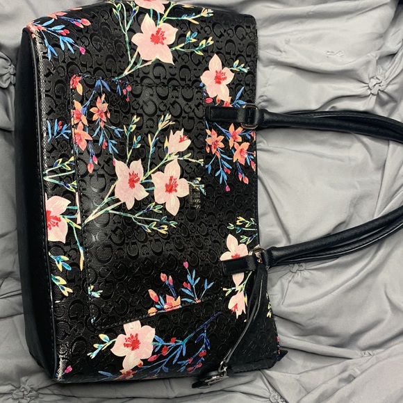 Back flower guess tote - Picture 3 of 4